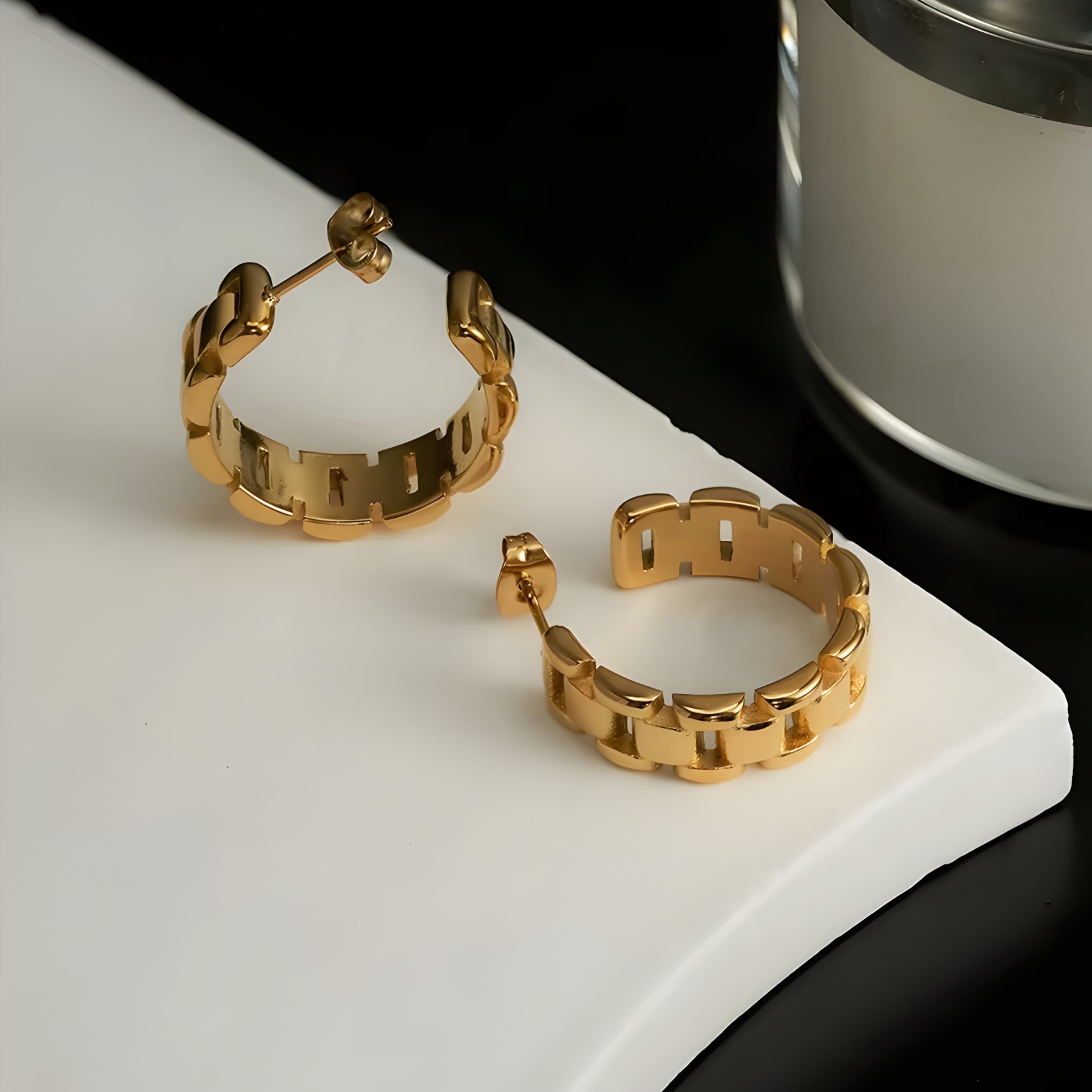Atria Curve Hoop Earrings