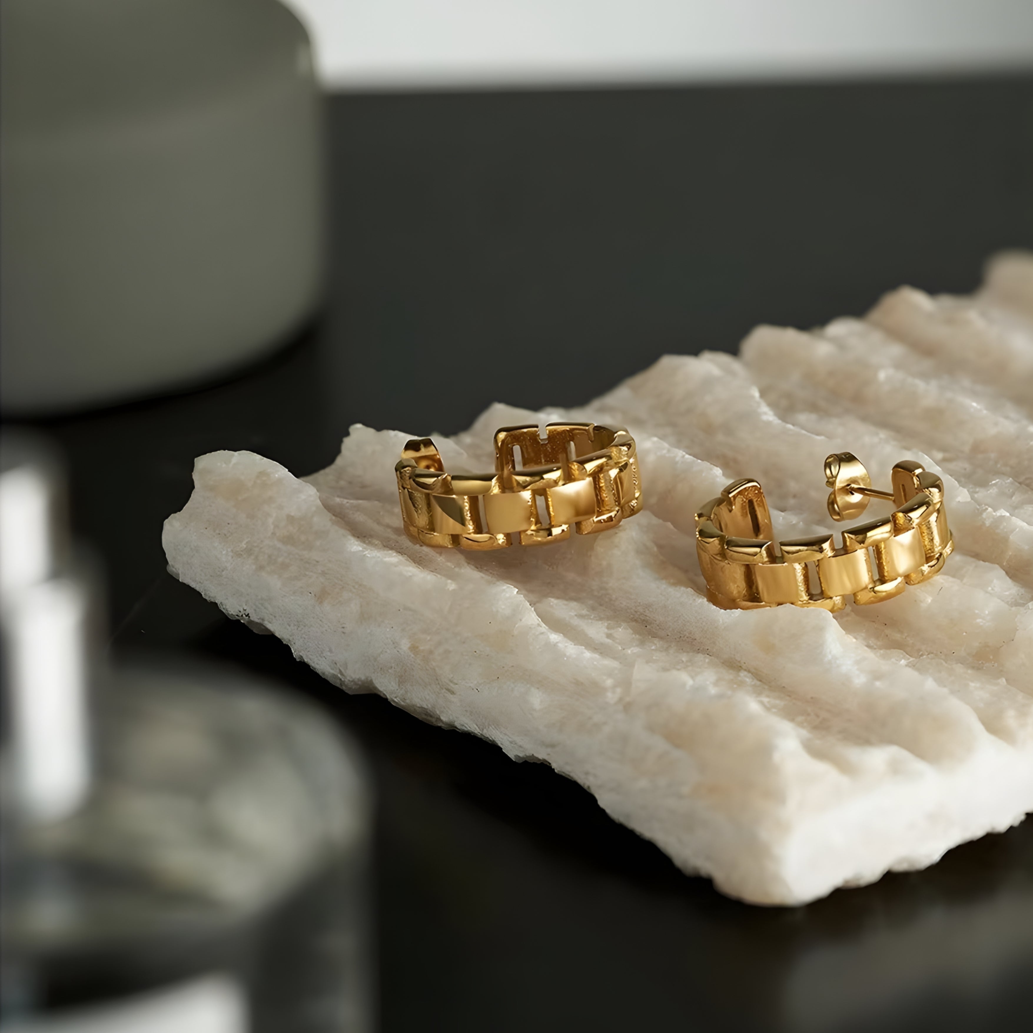 Atria Curve Hoop Earrings