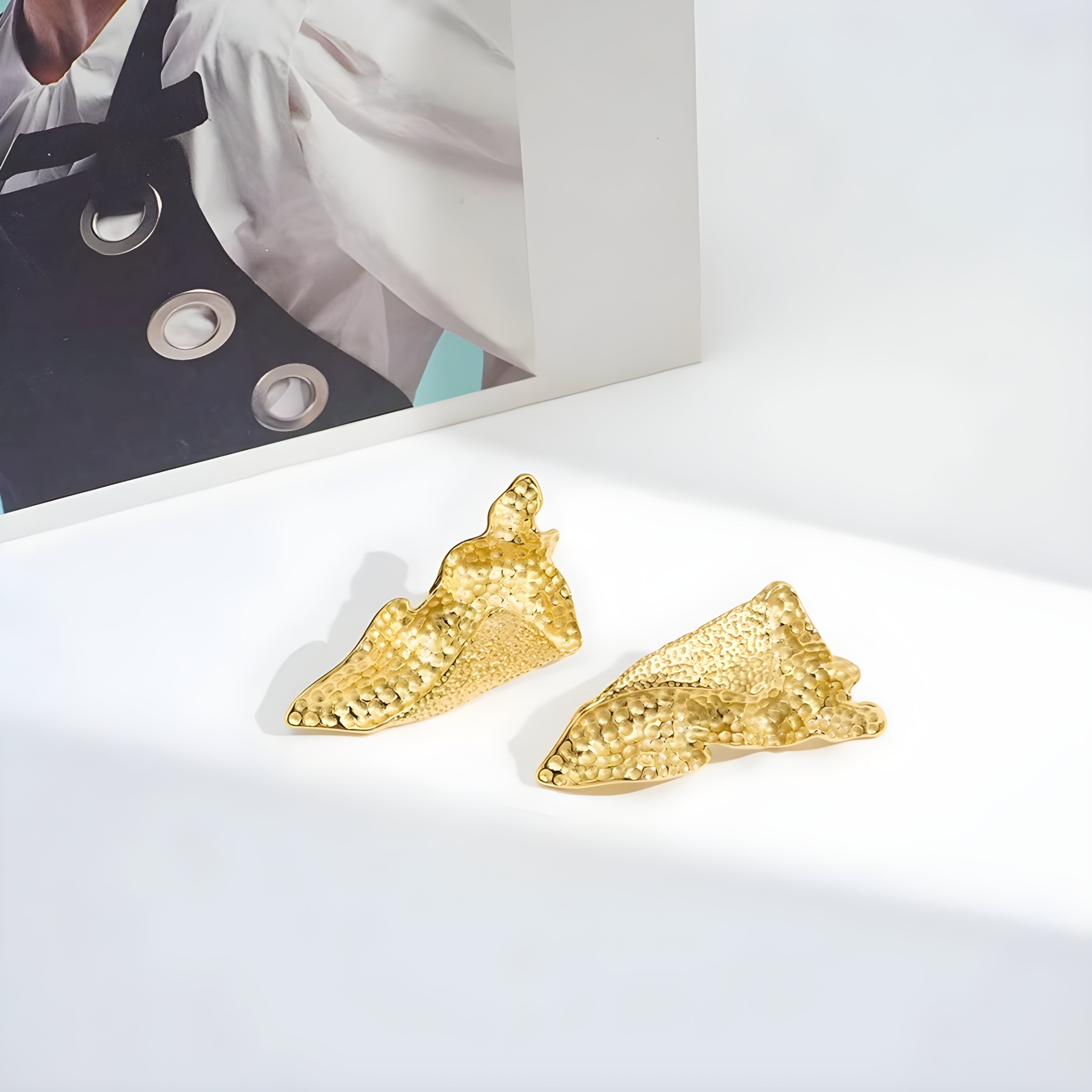 Gaia Sculpted Wave Studs Earrings