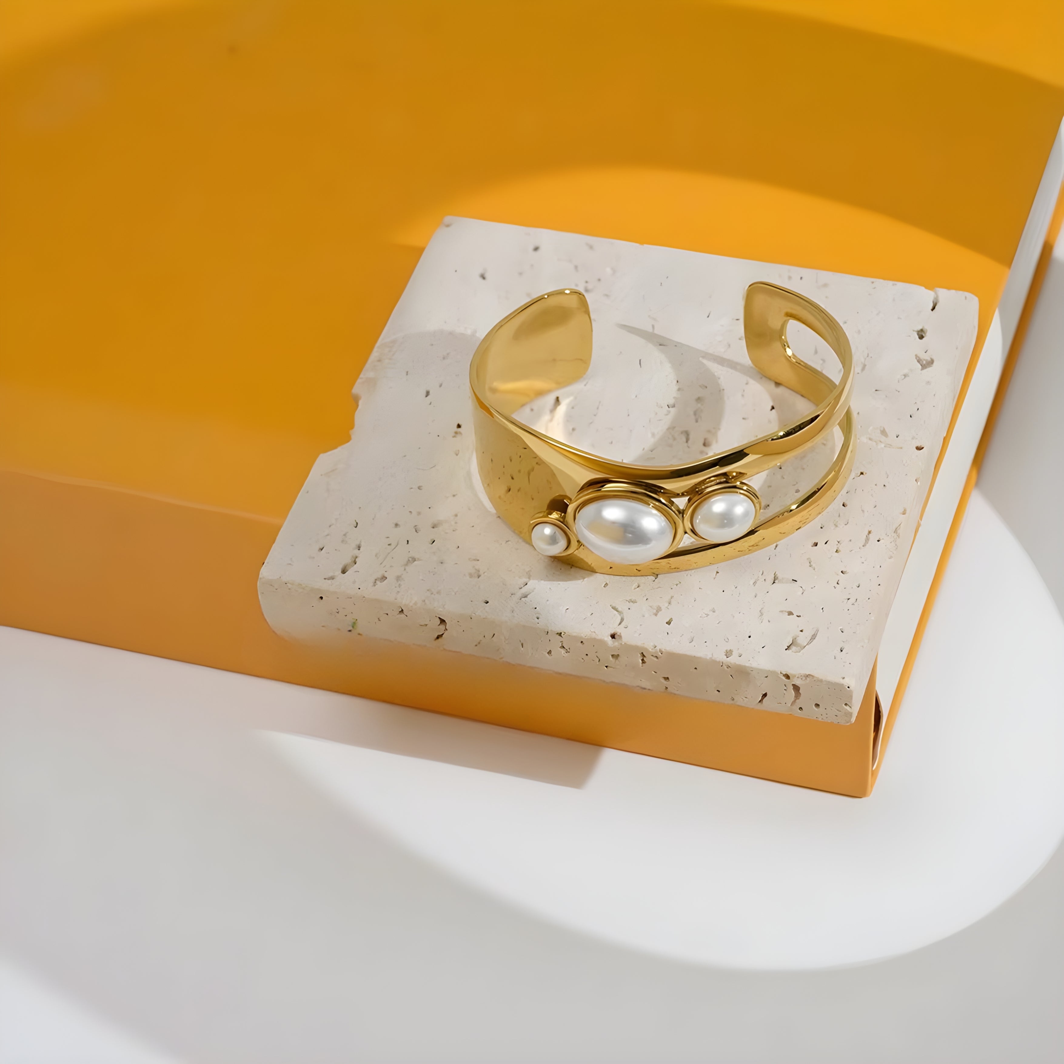 Luna Pearl Gold Bracelet