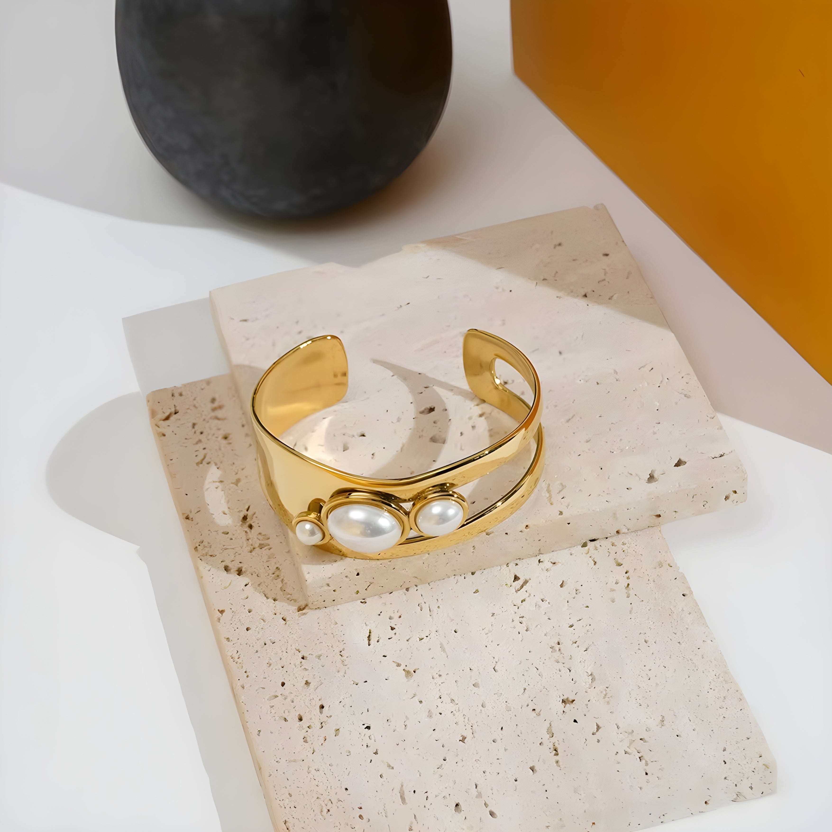 Luna Pearl Gold Bracelet