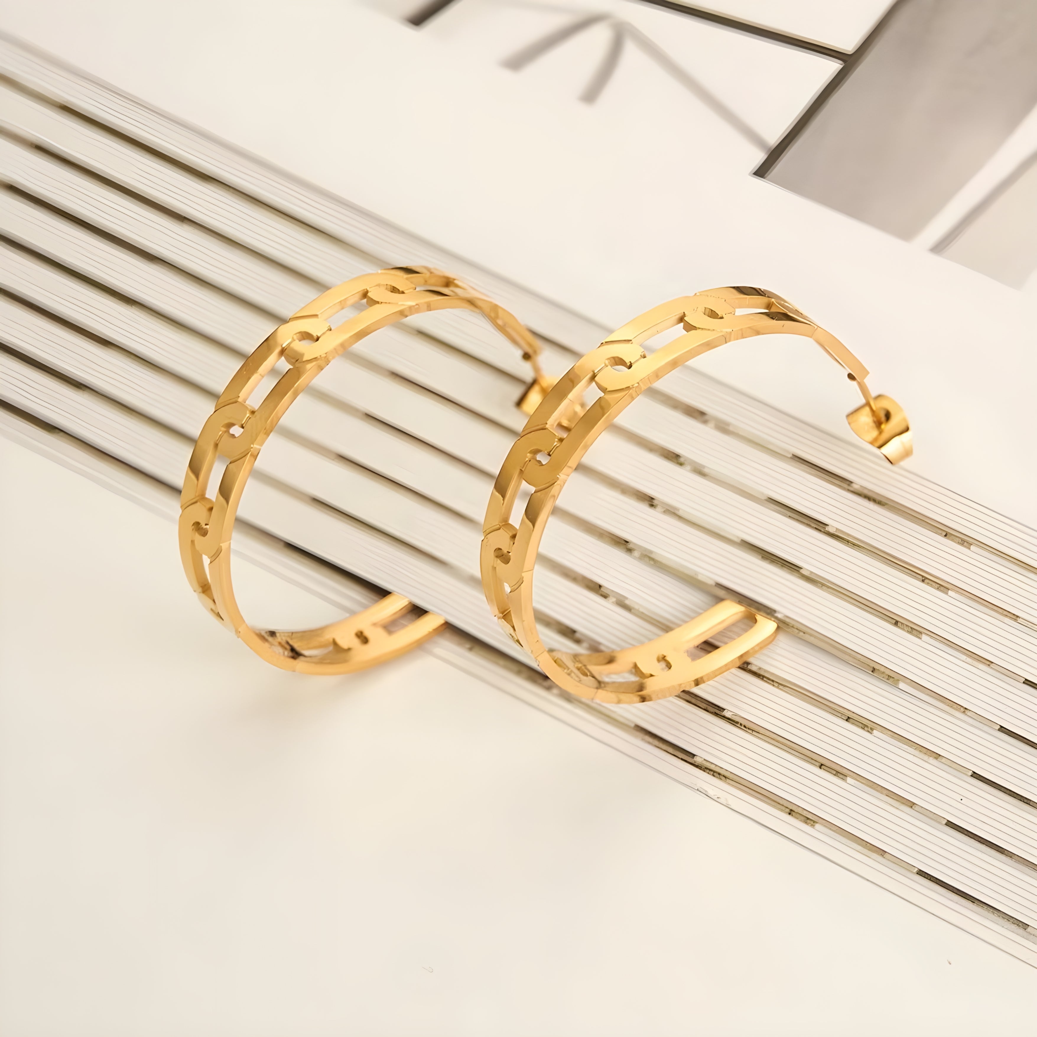 Bond Minimalist Chain Earring