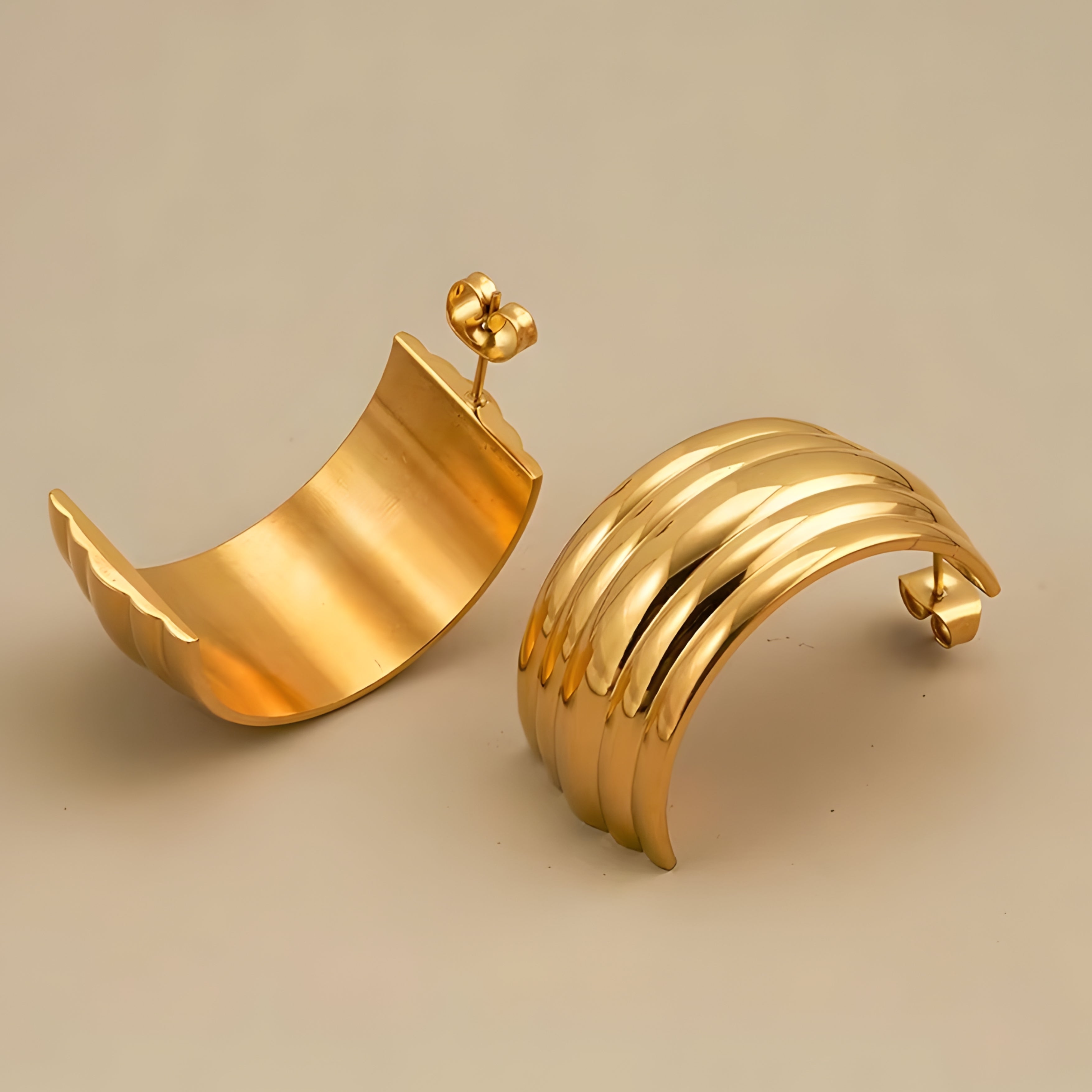 Rhea Curve Hoop Earrings