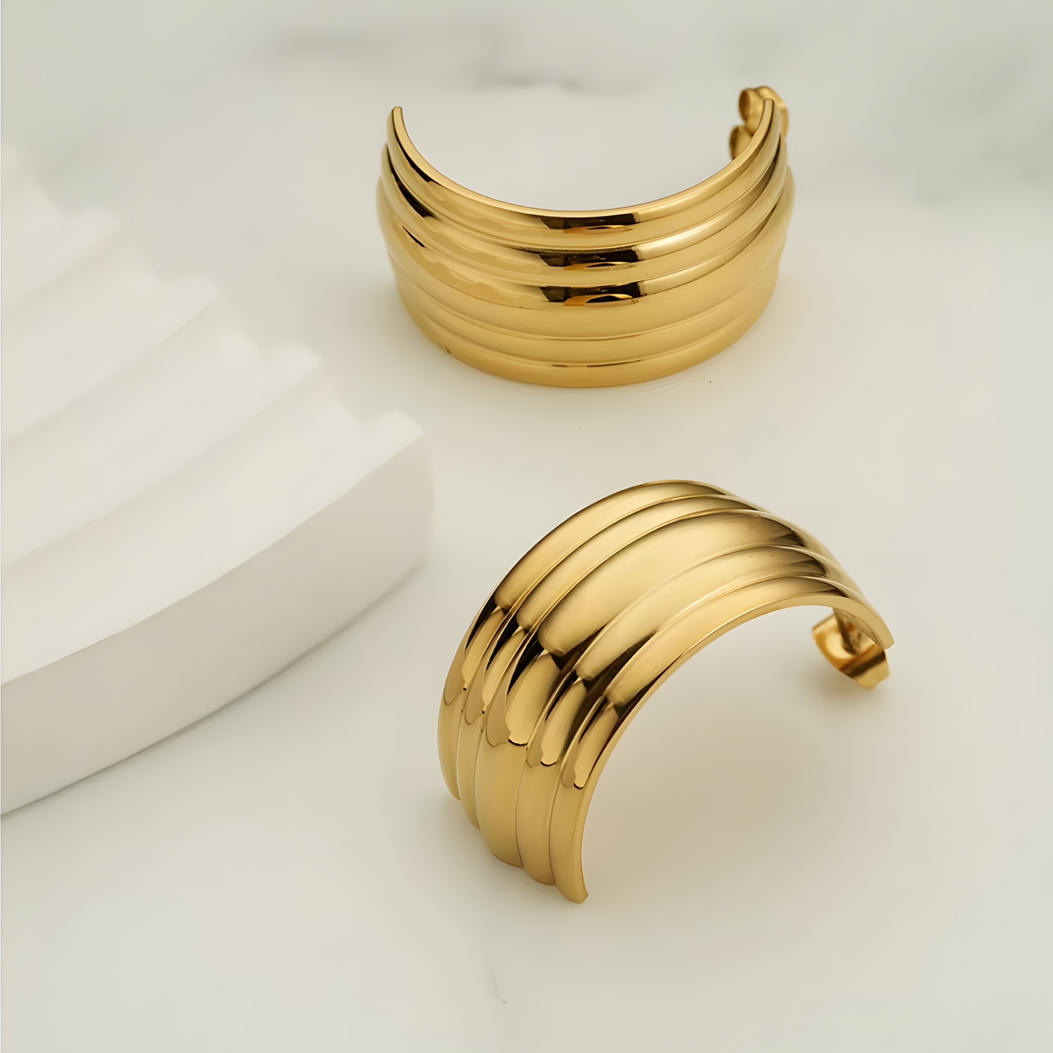 Rhea Curve Hoop Earrings