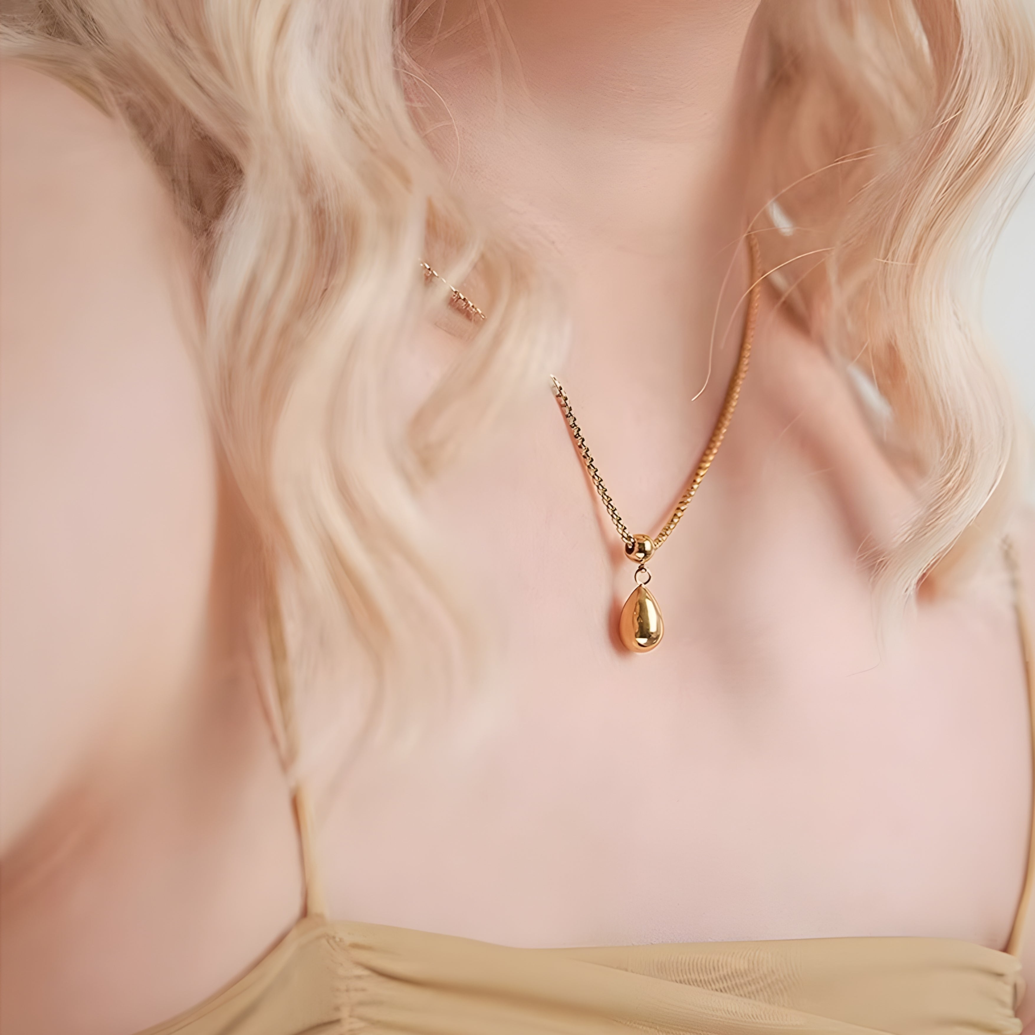 Elara Chain Gold Necklace