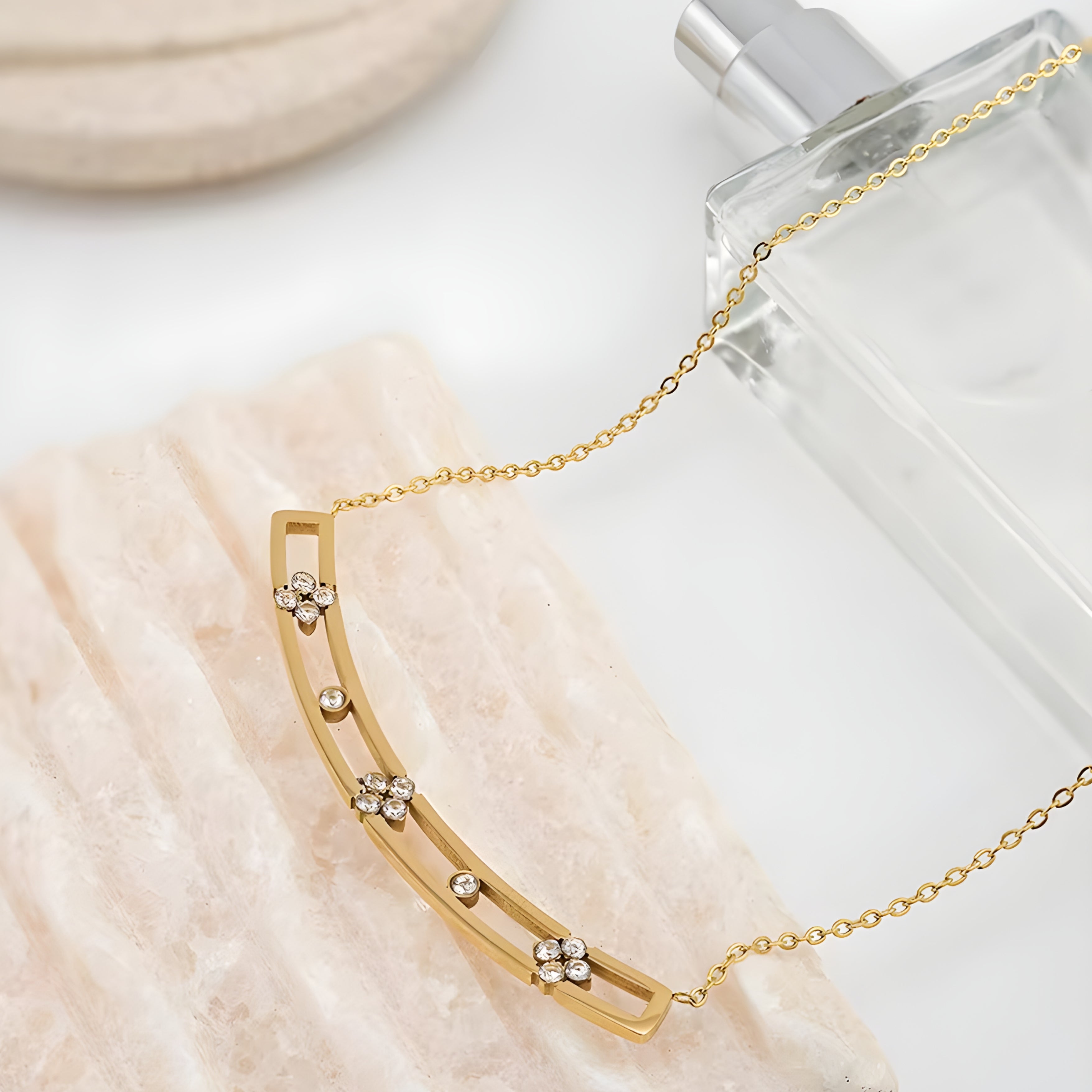 Lyra Curve Bar Necklace