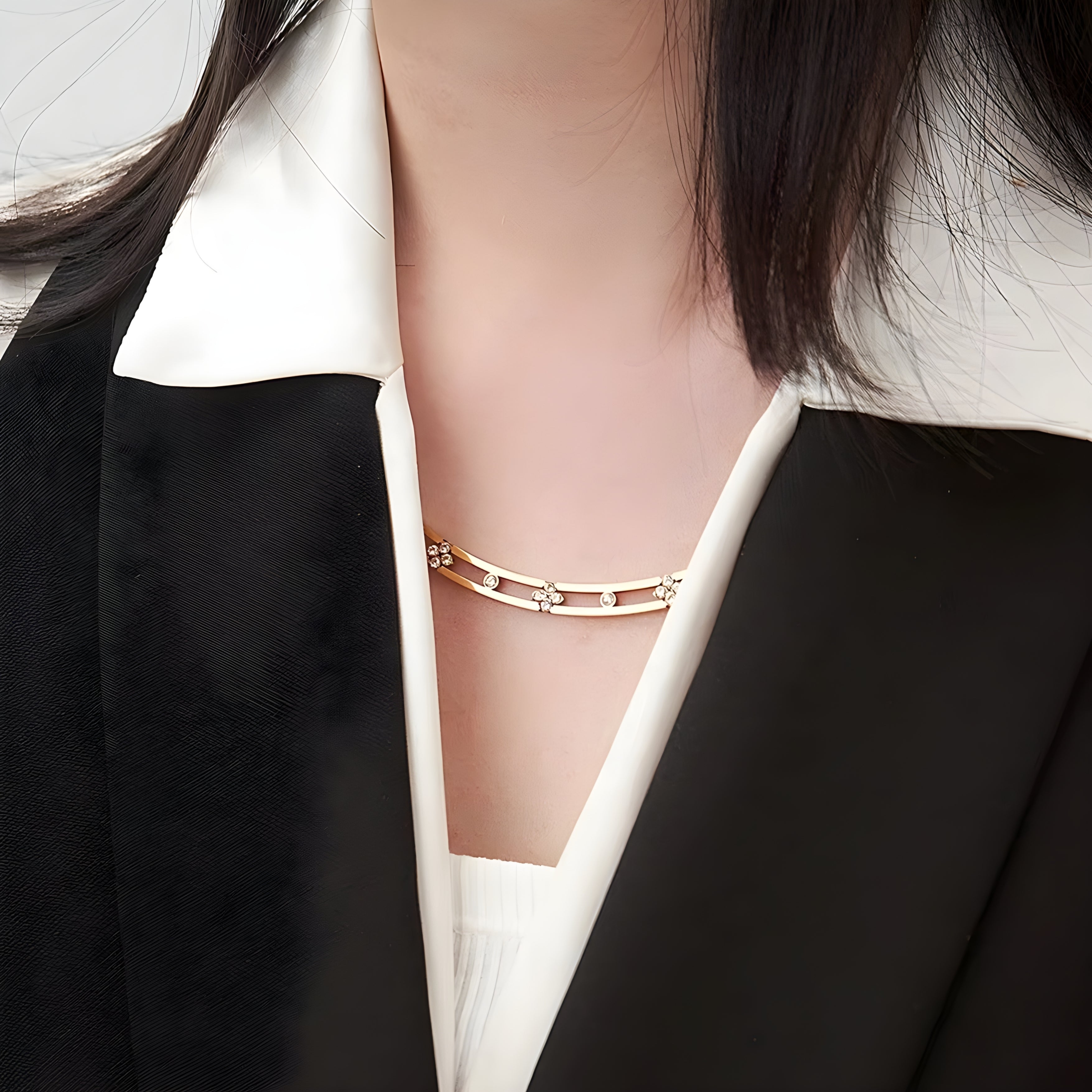 Lyra Curve Bar Necklace