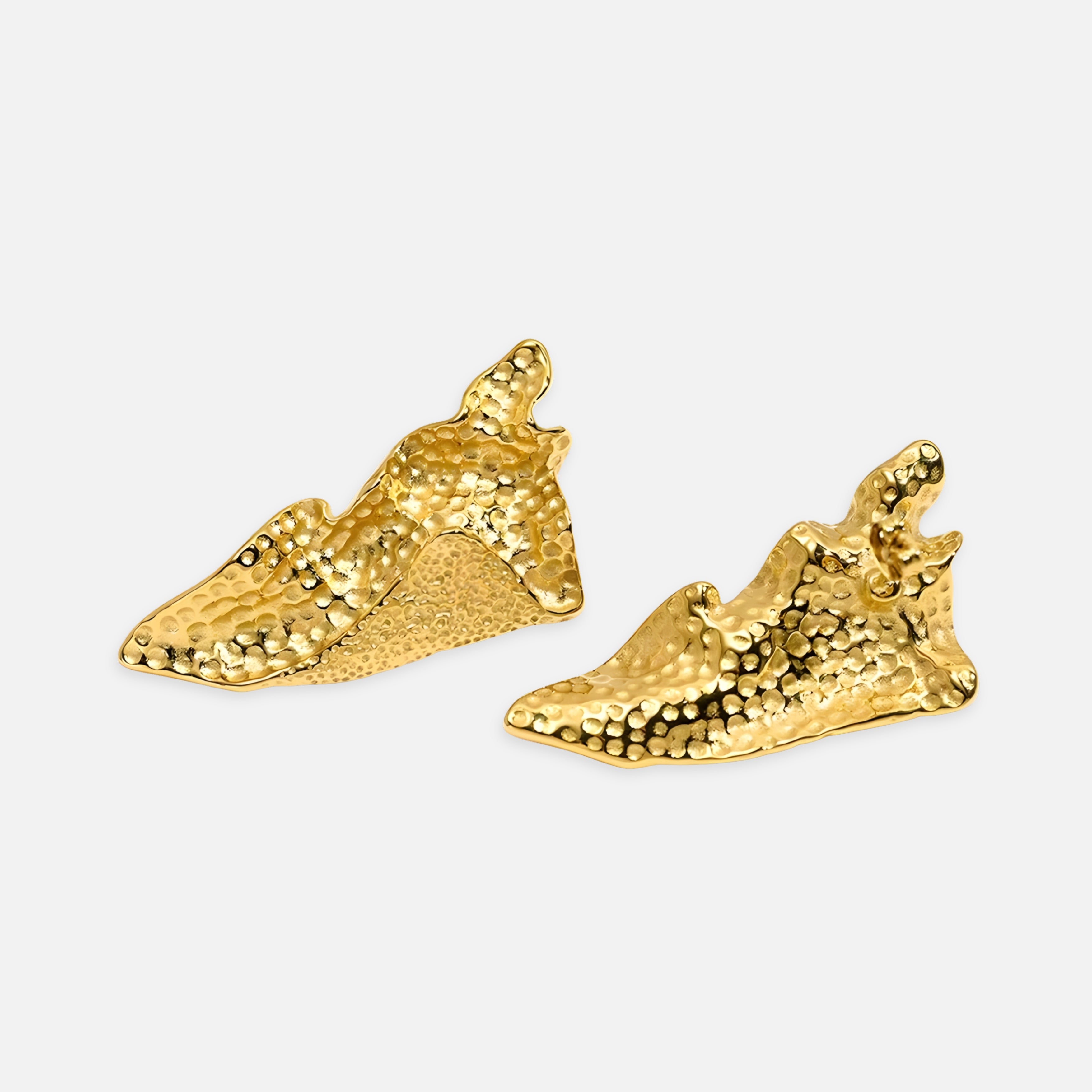 Gaia Sculpted Wave Studs Earrings